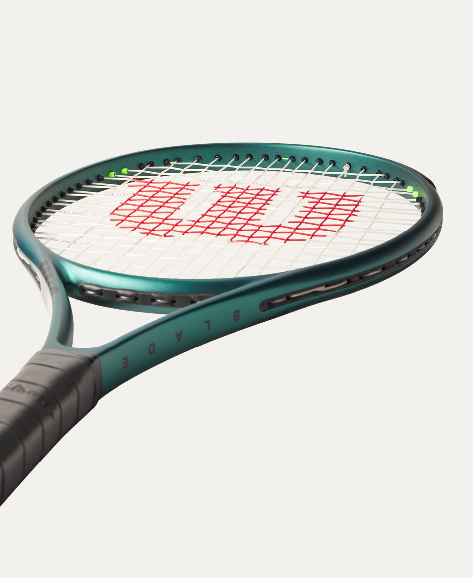 Wilson Blade 26 V9 (255g) – T1 SPORTS