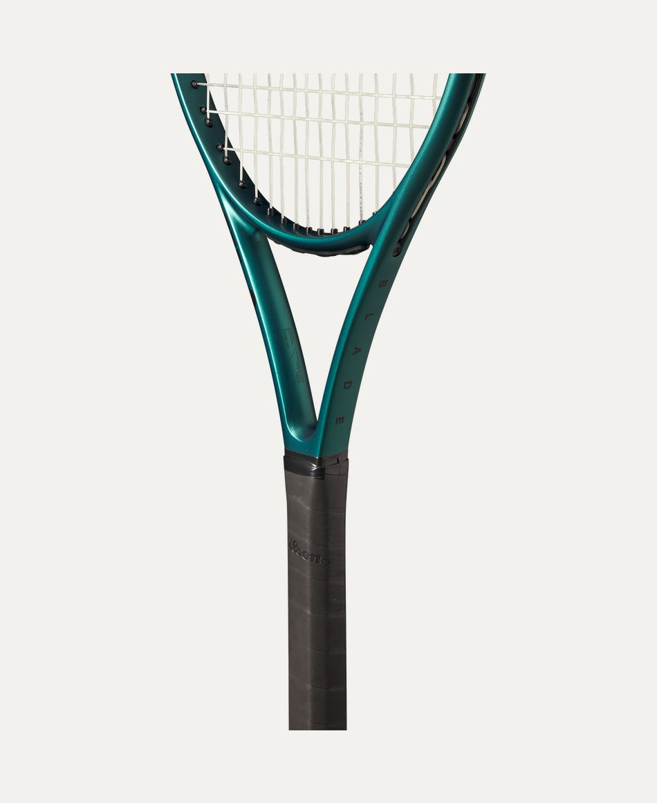 Wilson Blade 26 V9 (255g) – T1 SPORTS